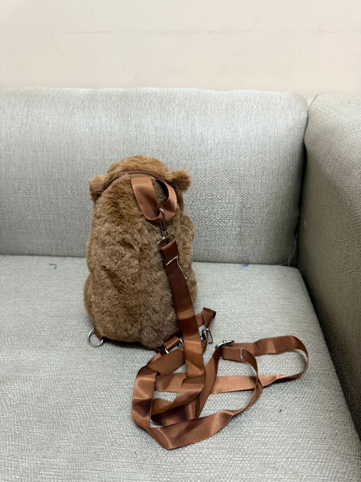 MOCHILA CAPIBARA 20 CM MORRAL RE CANCHERO! - Imagen 2