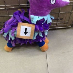 LLAMA FORNITE GRANDE.JPG