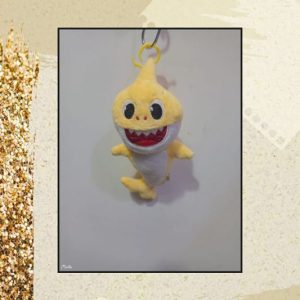 LLAVERO BABY SHARK AMARILLO.JPG