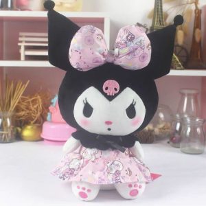 KUROMY NEGRA VESTIDO ROSA MACHADO 20CM