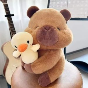 CAPIBARA CON PATO 37CM