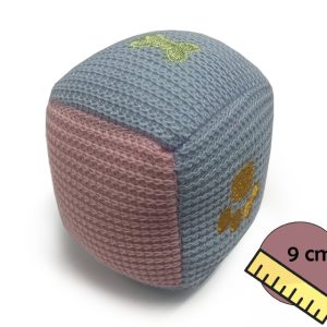 JUGUETE CUBO CON CHIFLE 9CM