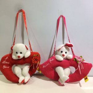 Oso y conejo en corazón y boca