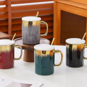 AA0619 TAZA CERAMICA DE COLORES CON DORADO 2025080806197