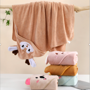 AA0636 TOALLON PARA BEBE LISO CON CAPUCHA