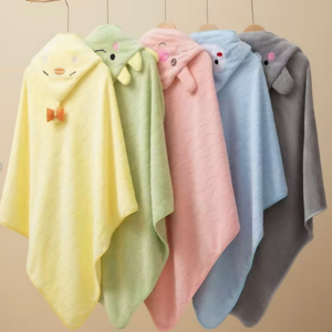 AA0640 TOALLON PARA BEBE LISO CON CAPUCHO