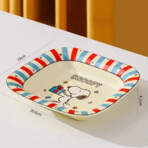 AA0723 PLATO CERAMICA CUADRADO 8" PERRITO CON RAYAS ROJAS