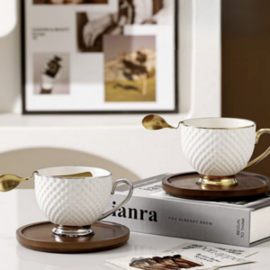AA0617 TAZA CERAMICA CON PLATO DE MADERA CON CUCHARA
