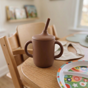 AA1618 VASO SILICONA CON 2 ASAS Y SORBETE PARA BEBE