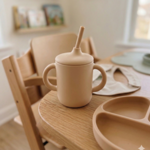 AA1619 VASO SILICONA CON 2 ASAS Y SORBETE PARA BEBE