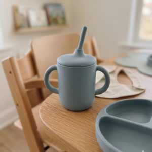 AA1620 VASO SILICONA CON 2 ASAS Y SORBETE PARA BEBE