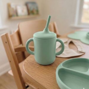 AA1621 VASO SILICONA CON 2 ASAS Y SORBETE PARA BEBE