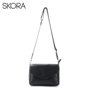 MD43584 - BANDOLERA FLORIDA CON TAPA EN PUNTA 24 X 18 X 8 CM