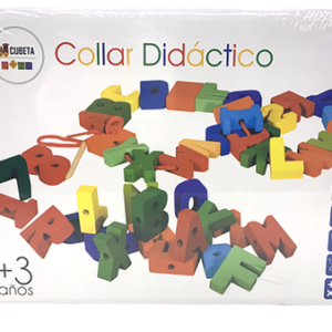MT07996 COLLAR DIDÁCTICO DE MADERA JUEGO PARA ENHEBRAR NÚMEROS Y LETRAS