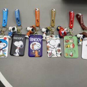 Llavero Portatarjeta Snoopy Con Muñeco Color Surtido