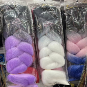 Cabello Sintético 100g Empaque: 1 unidad/bolsa OPP Material: 100% fibra sintética