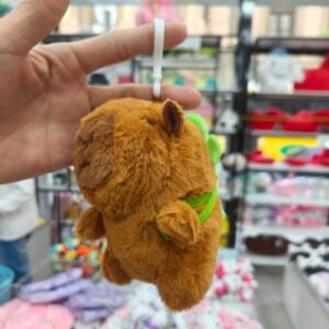 Llavero peluche capybara con tortuga