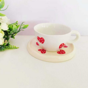 TAZA CERAMICA CON PLATO FRUTILLA Y CORAZON