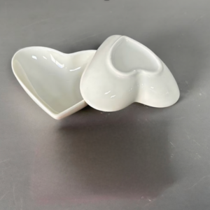 SALSERA CERAMICA FORMA DE CORAZON BLANCA 8CM X 7CM X 2CM