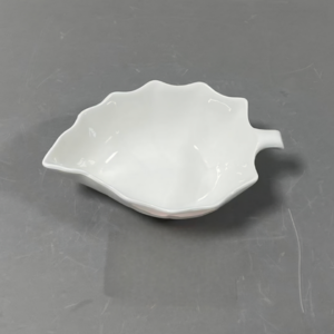 PLATO CERAMICA FORMA HOJA BLANCA 17CM X 12CM X 4.5CM