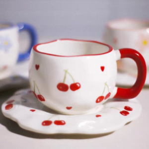 TAZA CERAMICA CON PLATO CEREZA Y CORAZON 2025080820544