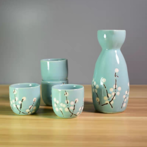 SET DE SAKE CERAMICA CON FLORES BLANCAS 2025080817971 CON 4 VASOS