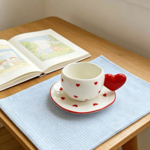 TAZA CERAMICA CON PLATO CORAZONES CON MANGO DE CORAZON