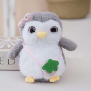 LLAVERO PINGUINO CON FRUTILLA