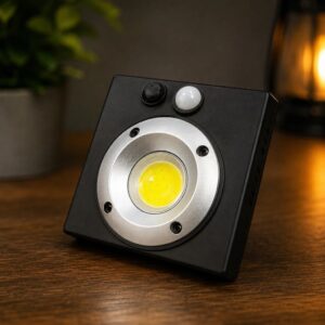 FAROL NOCTURNO CON SENSOR DE MOVIMIENTO (SOLAR)