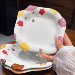 PLATO CERAMICA 9" CON FORMA DE GATO COLOR VIOLETA Y AMARILLO