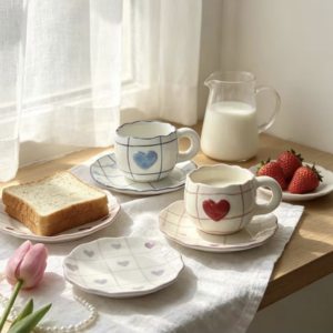 TAZA CON PLATO CERAMICA DE CAFE CON CORAZONES