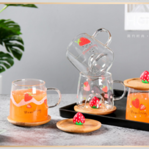 TAZA VIDRIO + TAPA DE BAMBU FRUTILLA
